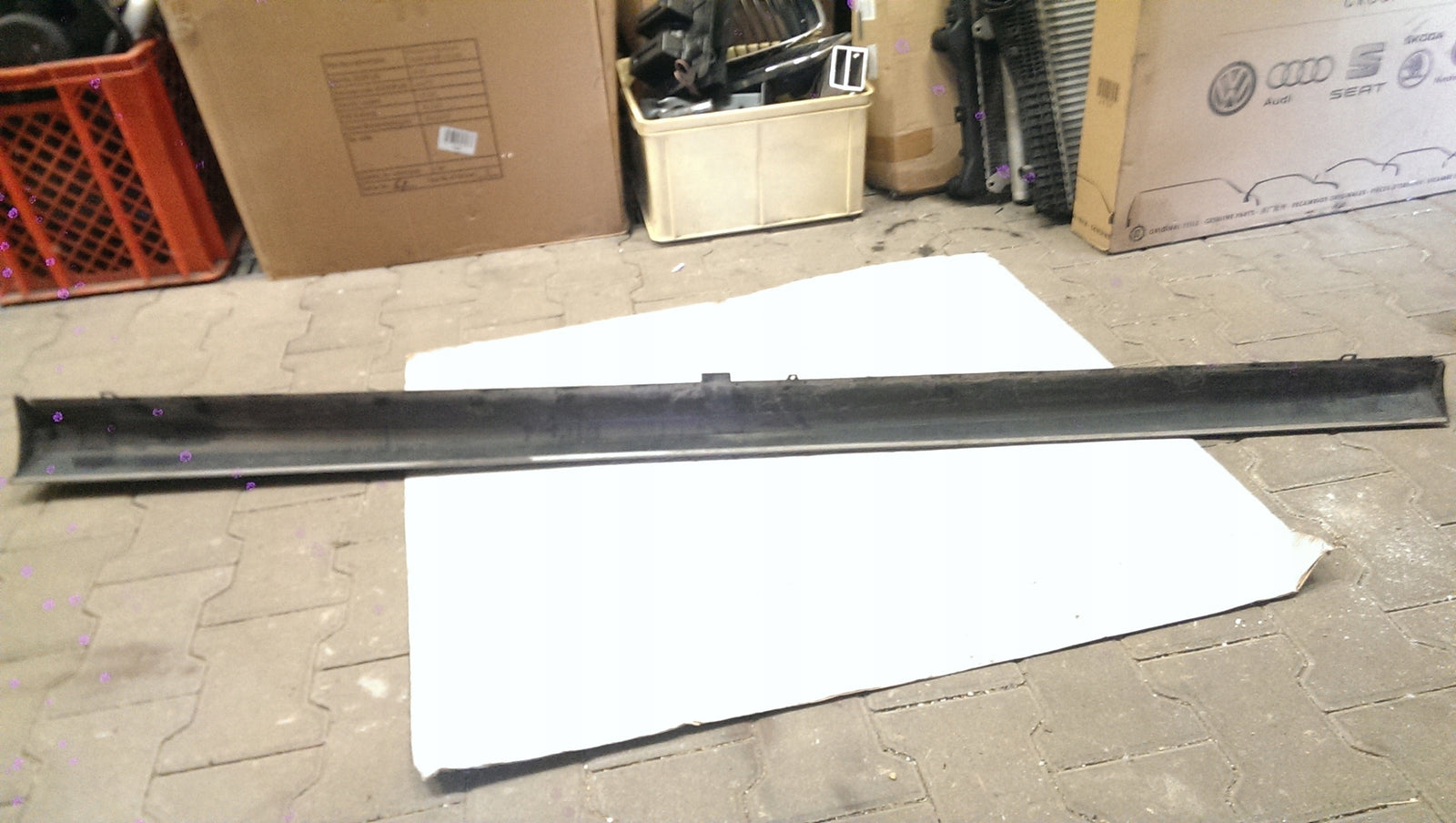 Listwa progowa prawa AUDI A3 cabrio 8V7853860