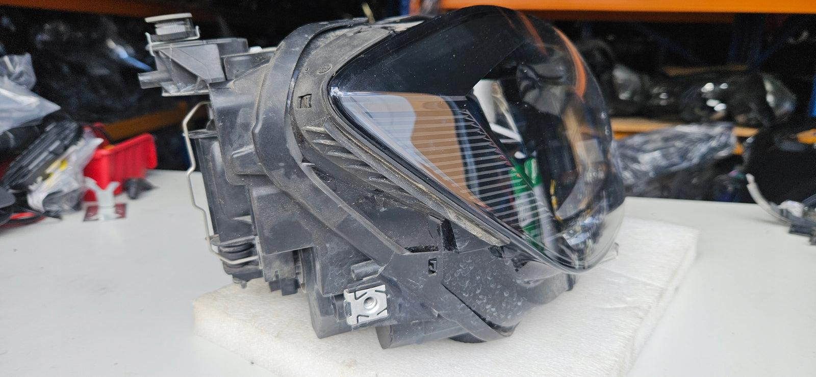 Pr reflektor LED Vw Sportsvan 517941006D 2019r demontaż
