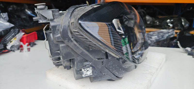 Pr reflektor LED Vw Sportsvan 517941006D 2019r demontaż