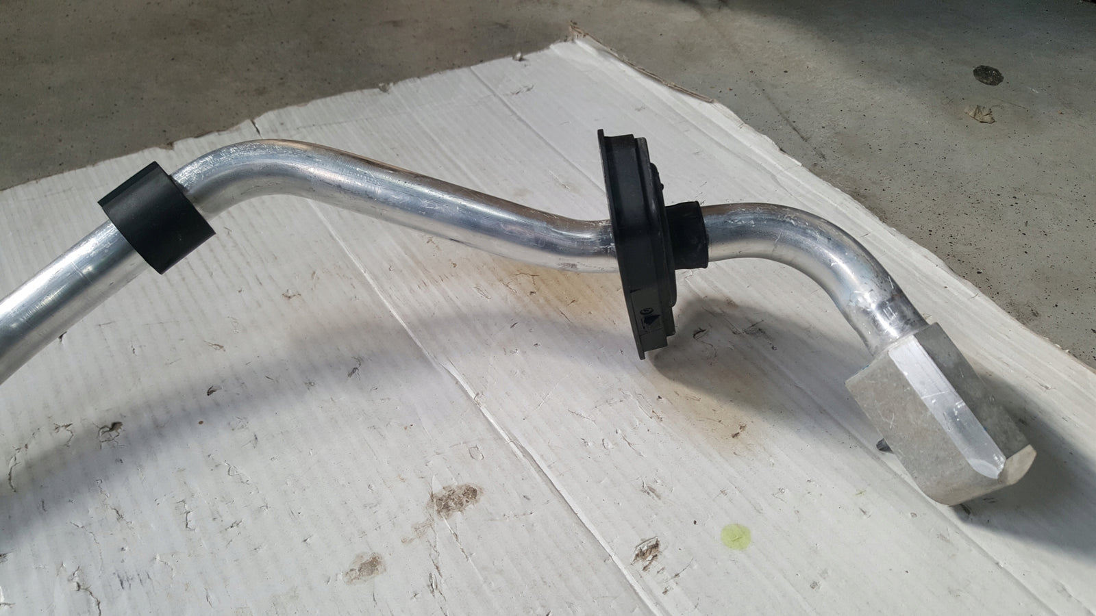NOWY ORYGINALNY przewód rurka klimatyzacji AUDI A4 (B9) 8W0816738Q