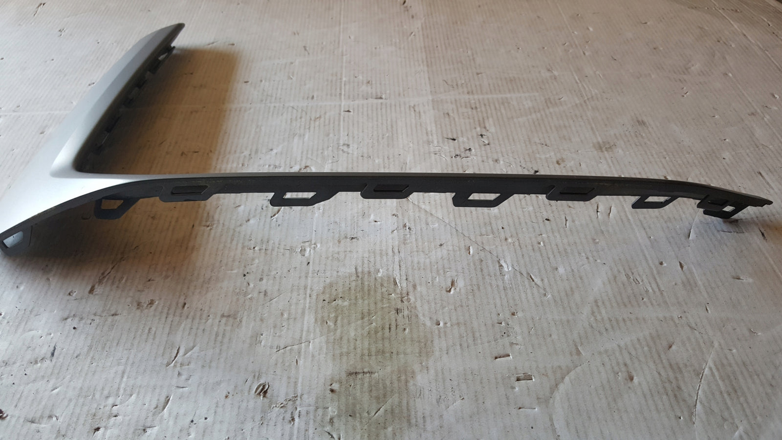 Listwa zderzaka prawy przód AUDI Q7 4M0807300A