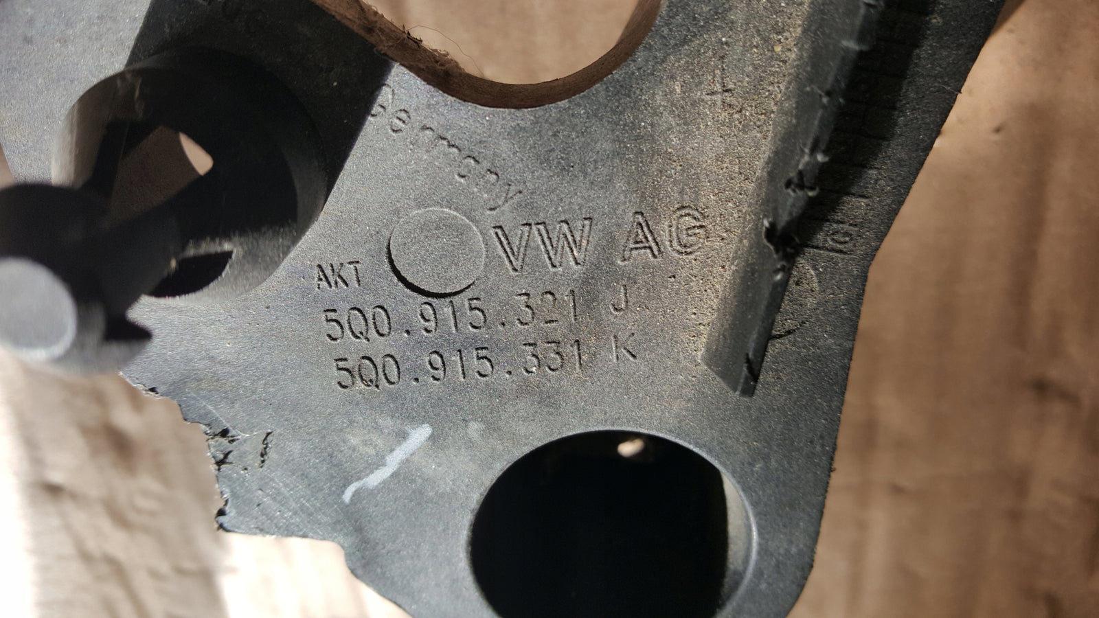 Podstawa akumulatora Volkswagen OE 5Q0915331K