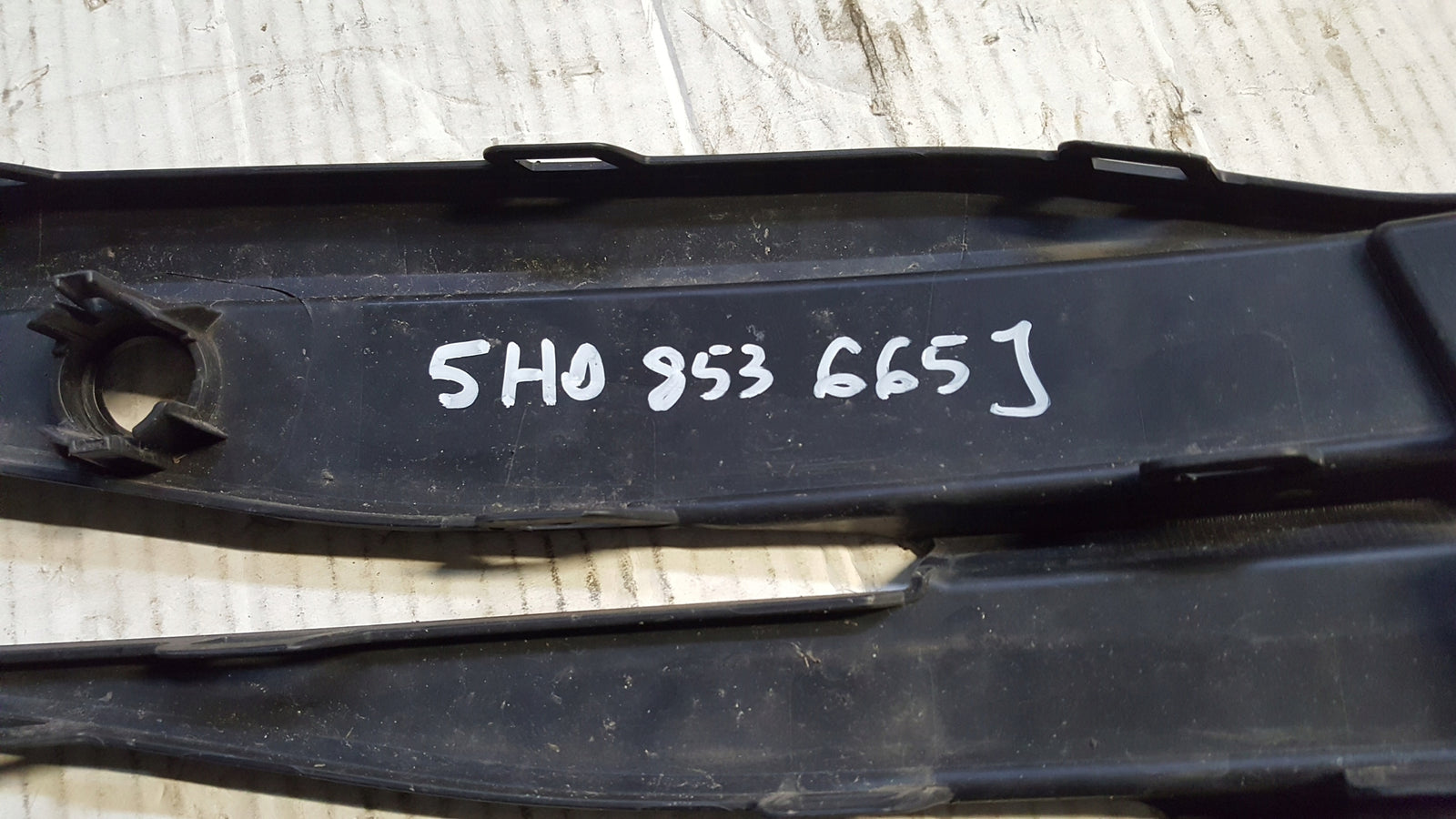 Kratka zderzaka LE przód VW GOLF VIII 5H0853665J