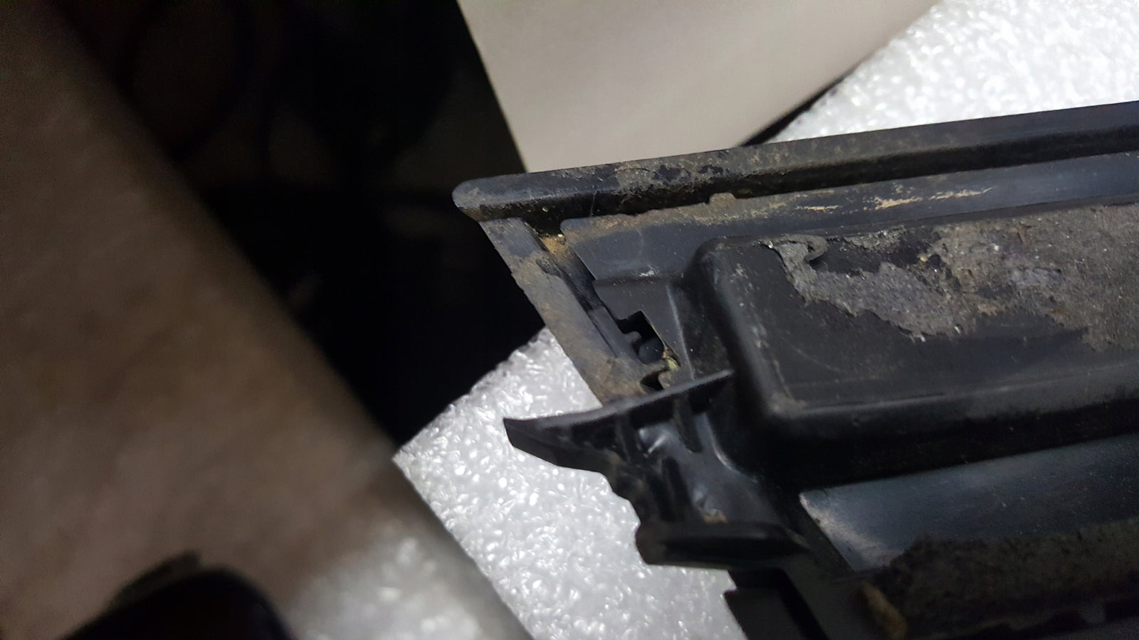 Listwa klapy bagażnika lewy tył AUDI Q3 8U0854815