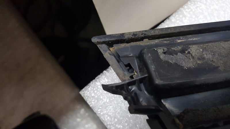 Listwa klapy bagażnika lewy tył AUDI Q3 8U0854815
