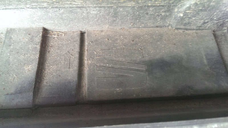 Listwa drzwi prawy przód SEAT ATECA 575854940E