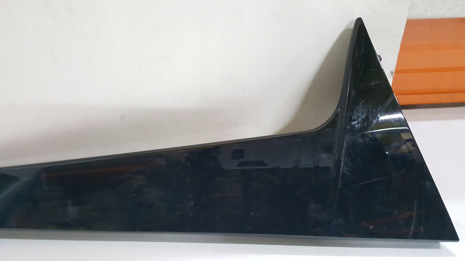 Listwa spoiler klapy bagażnika prawa strona VW GOLF VIII 5H9827940A