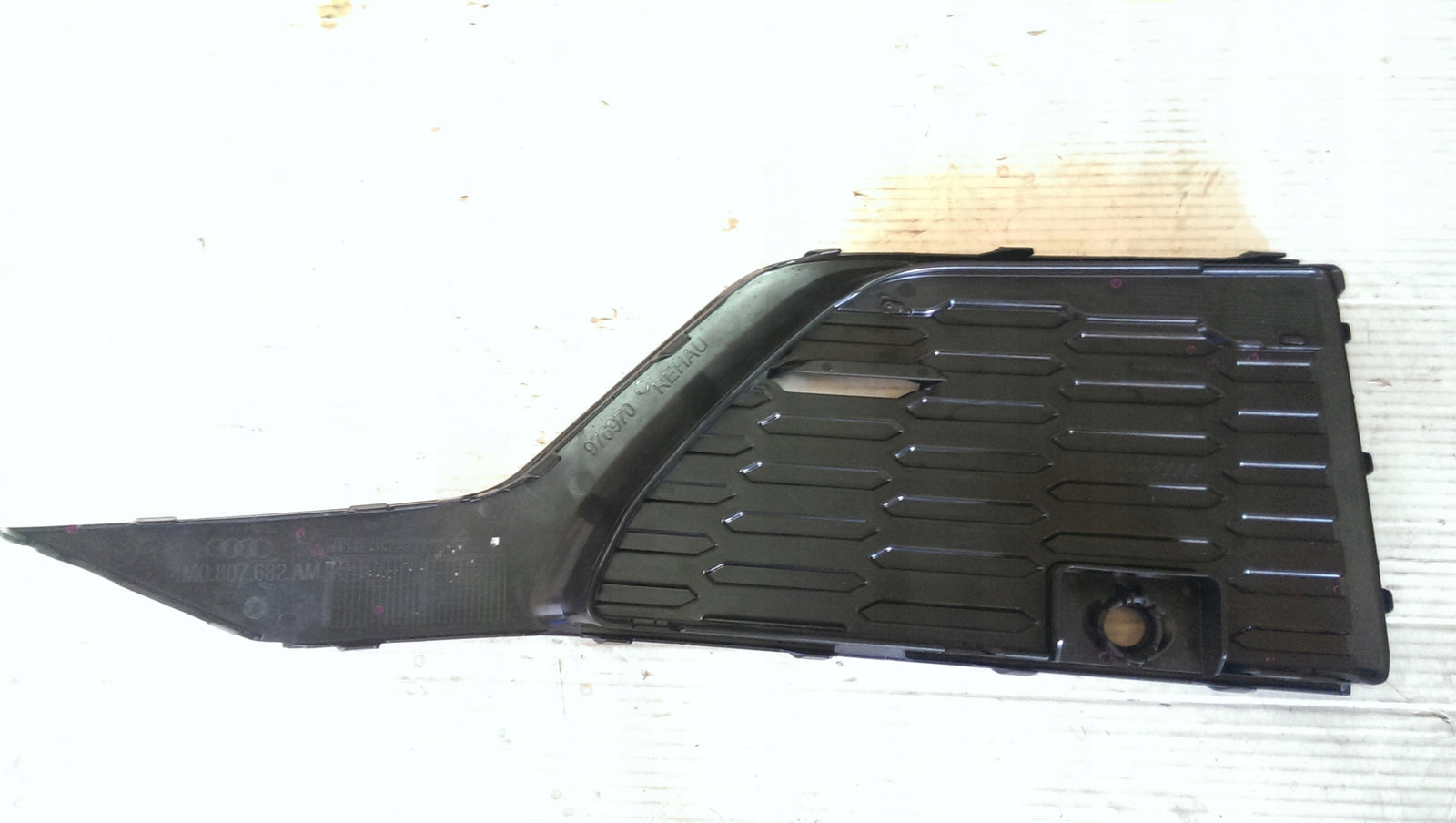 Kratka zderzaka PR przód AUDI Q7 SQ7 4M0807682AM