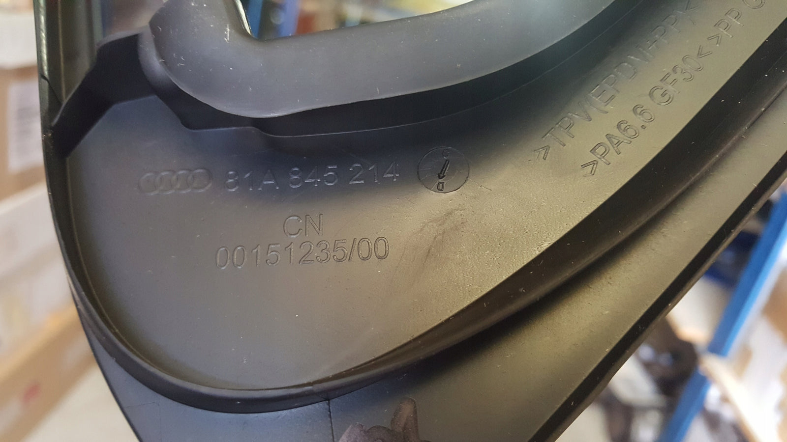Szyba drzwi P tył AUDI Q2 81A845214D ORYGINAŁ NOWA