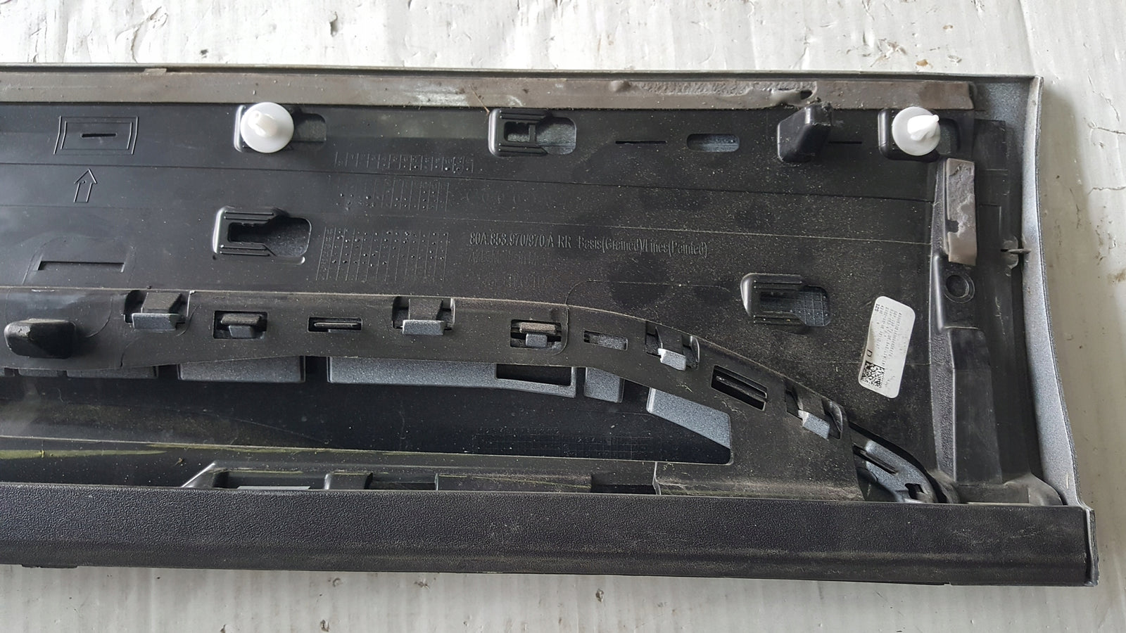 Listwa drzwi prawy tył AUDI Q5 80A853970A demontaż