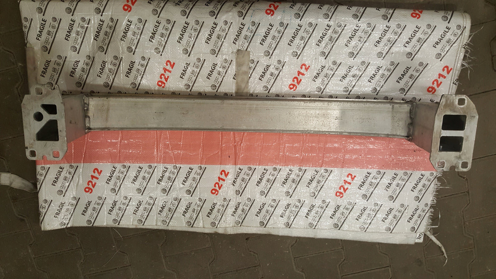 BELKA PRZEDNIA PRZÓD AUDI Q3 8U0 ORYGINAŁ !!! 8U0807109C