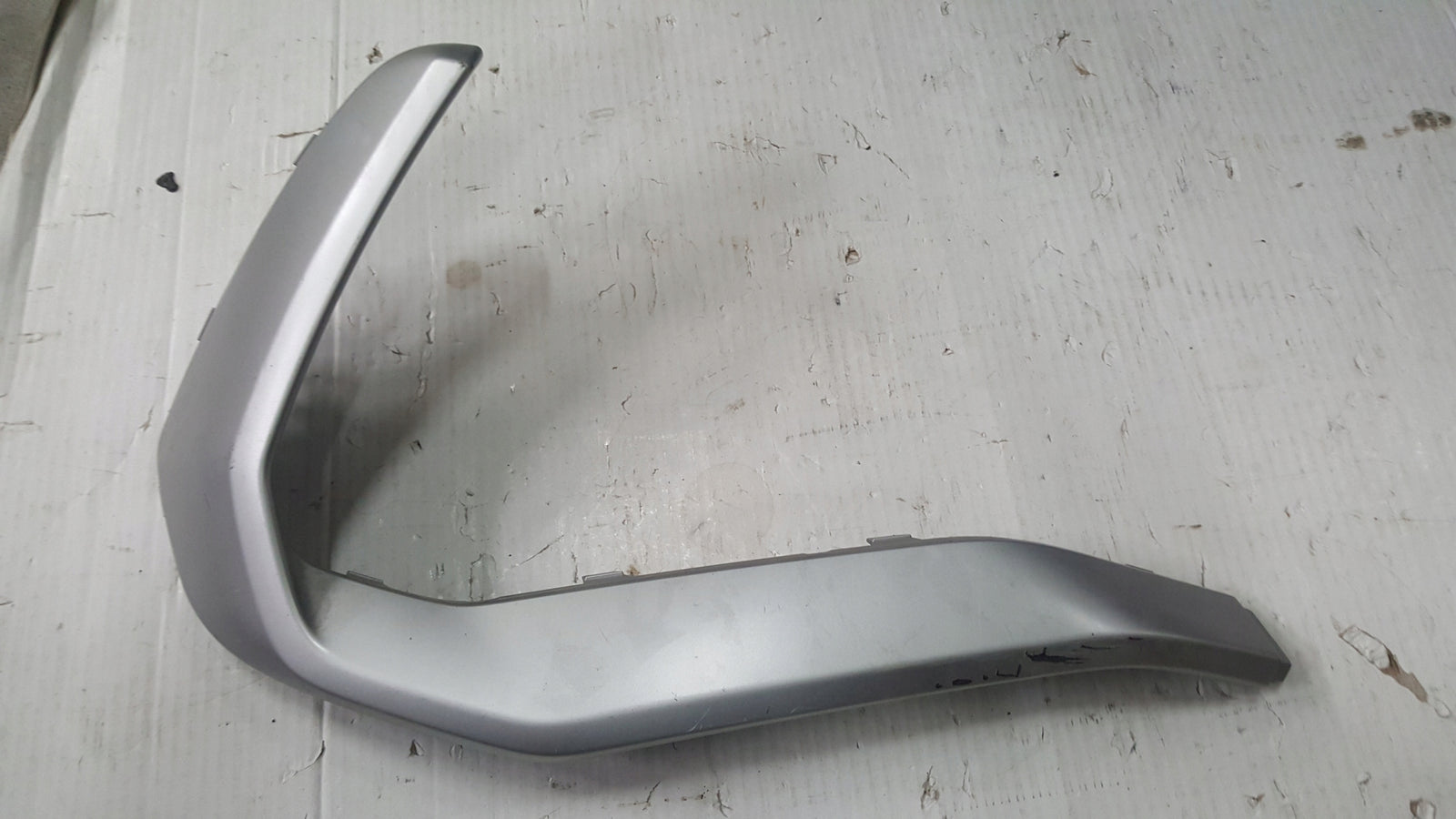 Listwa zderzaka tylnego lewa strona AUDI Q3 83F807967 demontaż