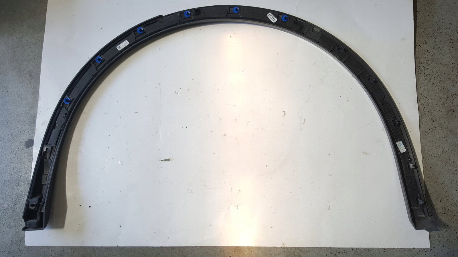 Listwa błotnika prawy tył AUDI Q5 80A853818A demontaż