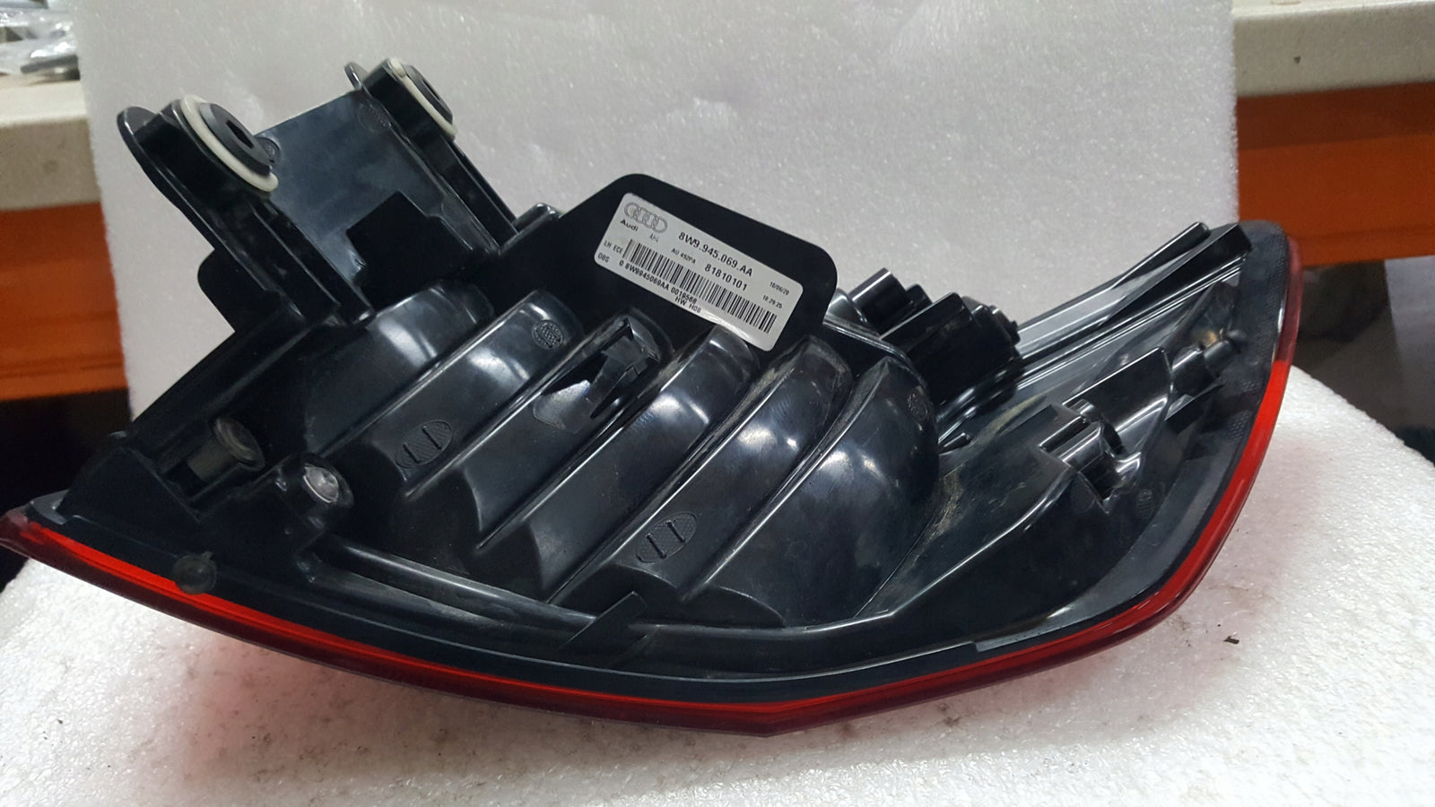 Lampa LED lewy tył AUDI A4 (B9) LIFT kombi 8W9945069AA demontaż