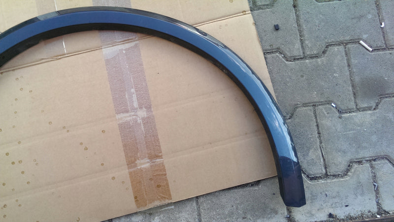Listwa błotnika prawy przód AUDI Q2 81A853718A