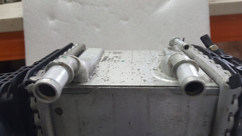 Chłodnica intercooler VW T6 -- CRAFTER 04L145749J demontaż