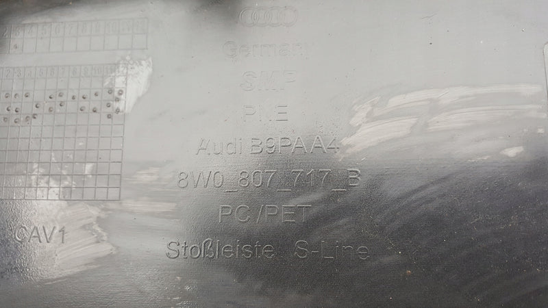 Spoiler dokładka zderzaka przedniego AUDI A4 (B9) 8W0807717B demontaż