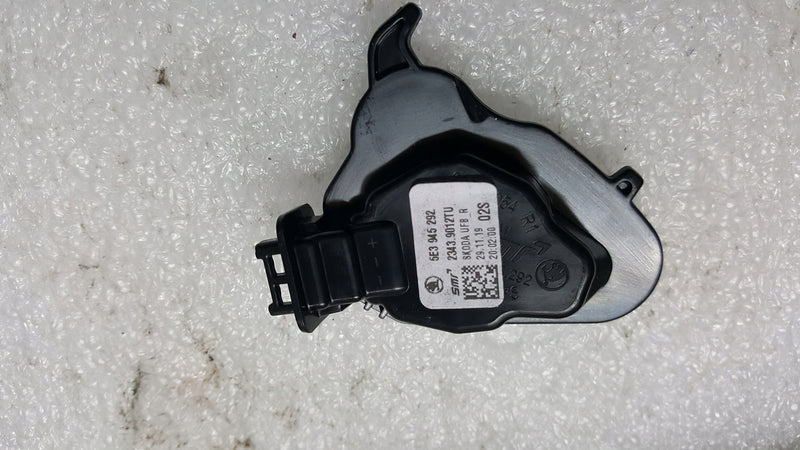 NOWA ORYGINALNA lampka LED lusterka prawego SKODA OCTAVIA 5E3945292
