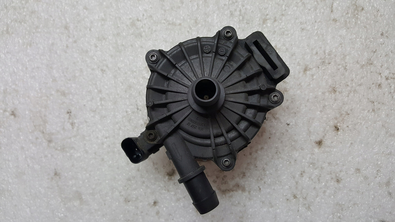 Pompa powietrza VW AUDI 04E906703A demontaż
