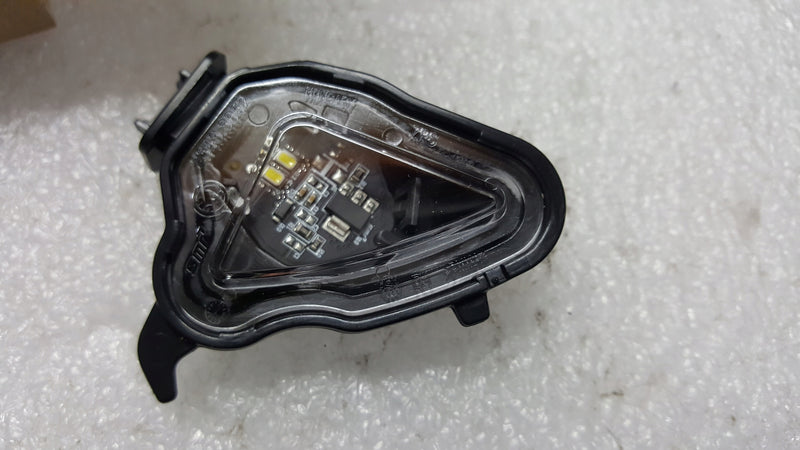 NOWA ORYGINALNA lampka LED lusterka prawego SKODA OCTAVIA 5E3945292