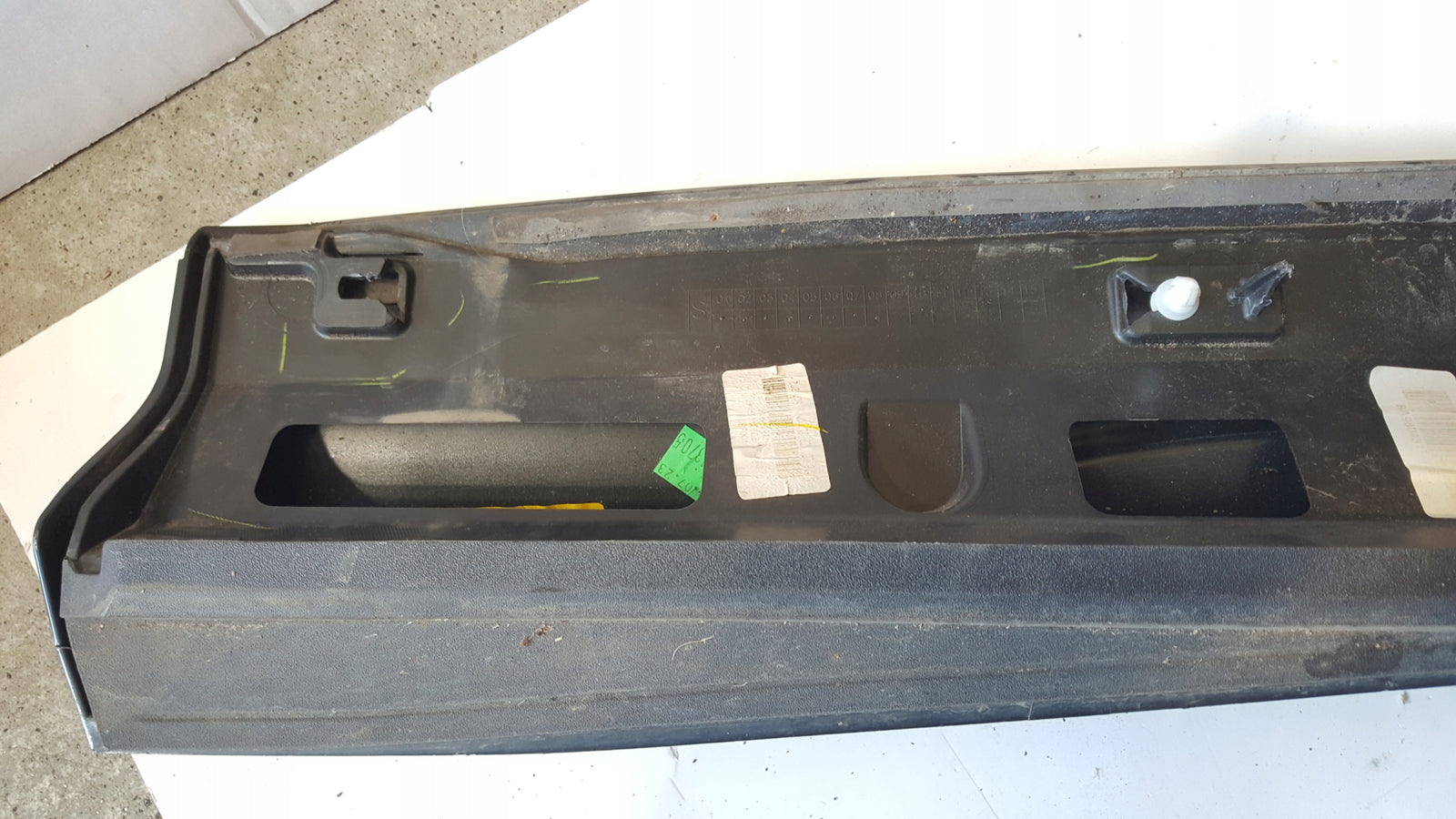 Listwa drzwi prawy przód AUDI Q3 II 83A853960A/B