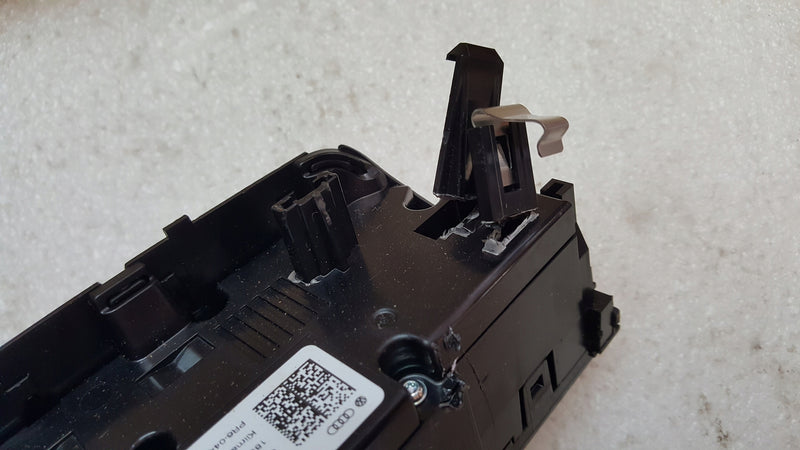 Panel klimatyzacji AUDI A3 8Y0820043A demontaż