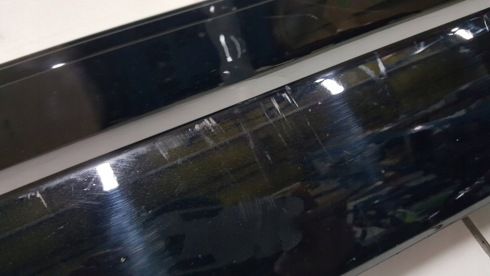 Listwa drzwi lewy przód -- VW TIGUAN 5NA854939AH demontaż