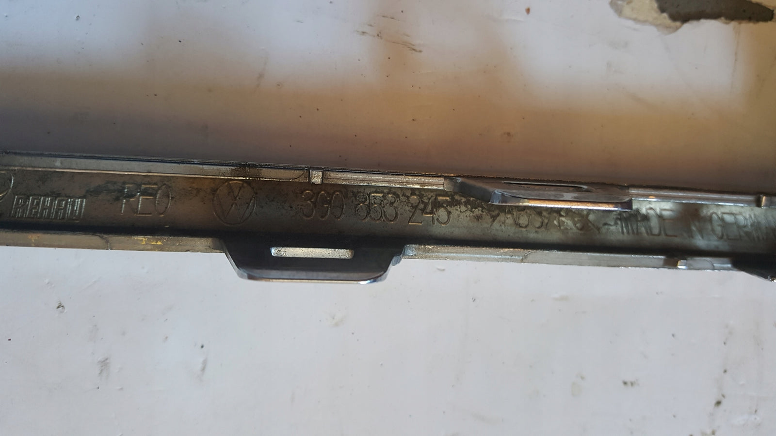 Środkowa listwa zderzaka przedniego VW PASSAT B8 3G0853245 DEMONTAŻ