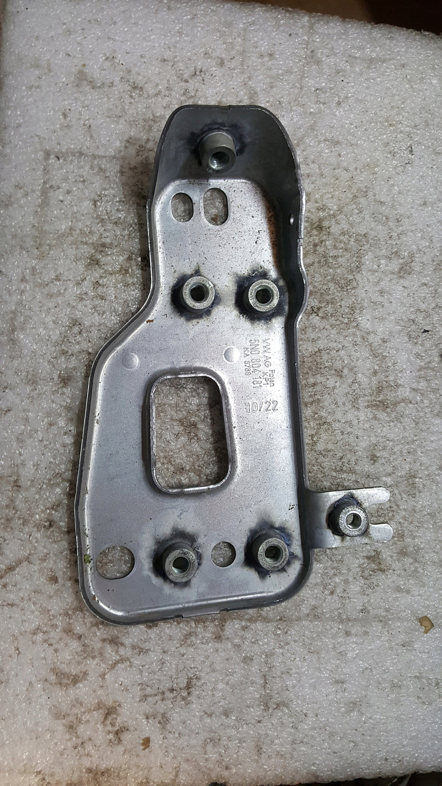 VW TIGUAN 5N0 MOCOWANIE BŁOTNIKA 5N0804181 ORYGINAŁ