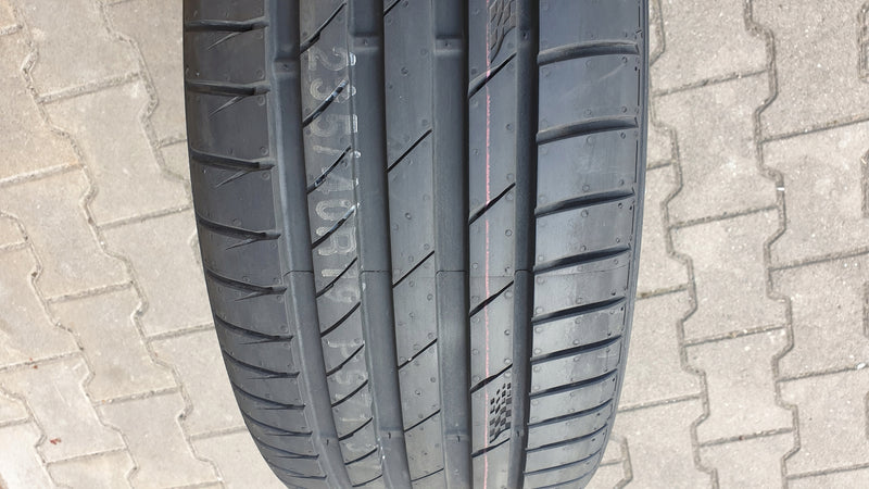1 NOWA opona 235/40ZR19 96Y Kumho ECSTa PS71 2021r