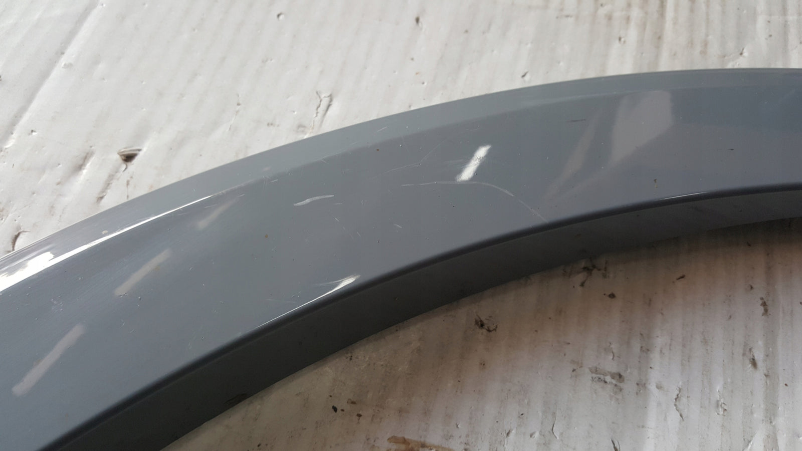 Listwa błotnika prawy przód AUDI Q4 e-tron 89A853718C demontaż