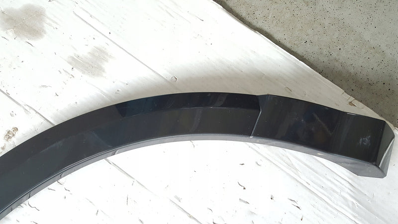 Listwa błotnika prawy tył AUDI Q2 81A853818A