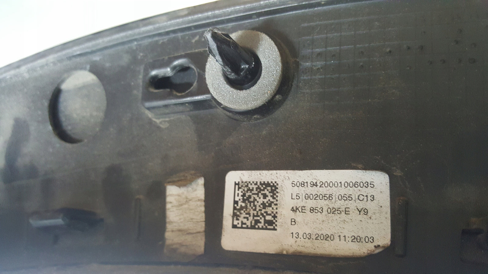 Listwa błotnika lewy tył AUDI E-TRON 4KE853817A