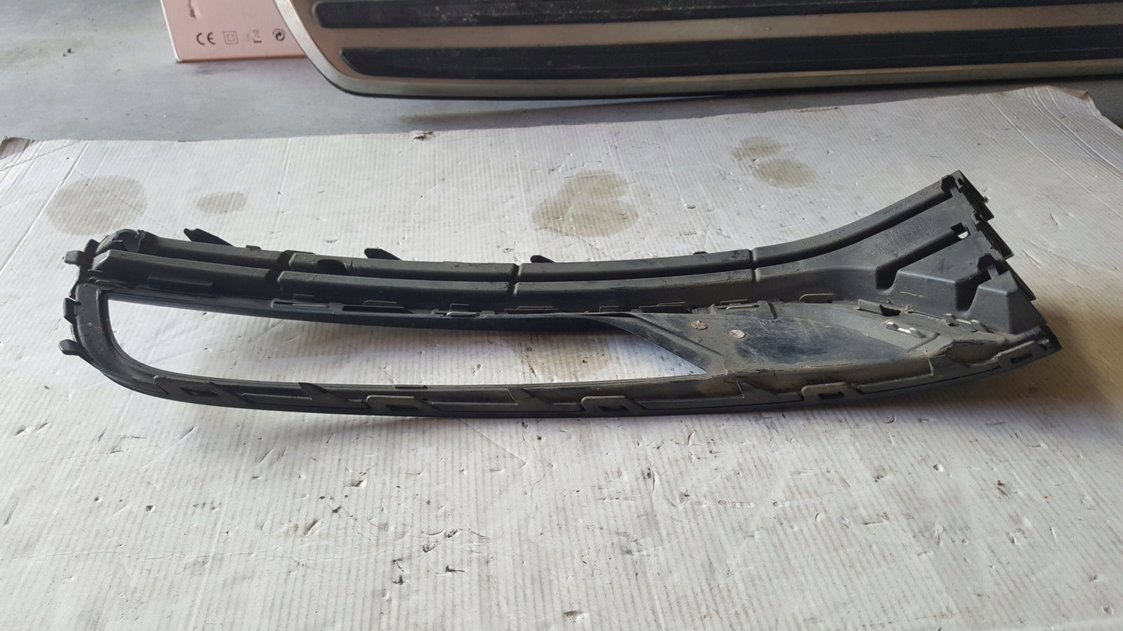 Kratka zderzaka prawy przód VW PASSAT B7 3AA853666A
