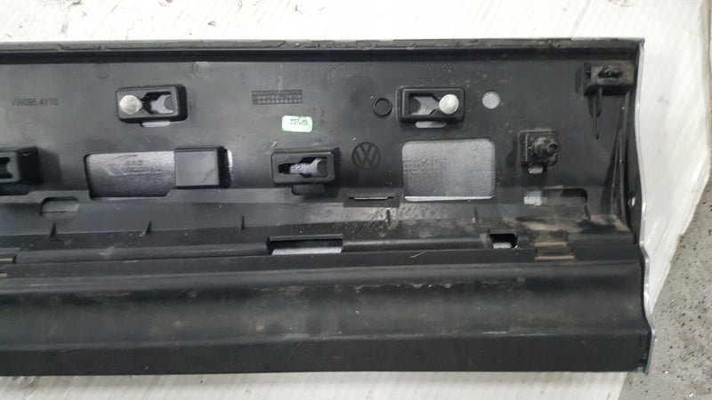 Listwa drzwi lewy przód VW TOUAREG III 760854939D demontaż