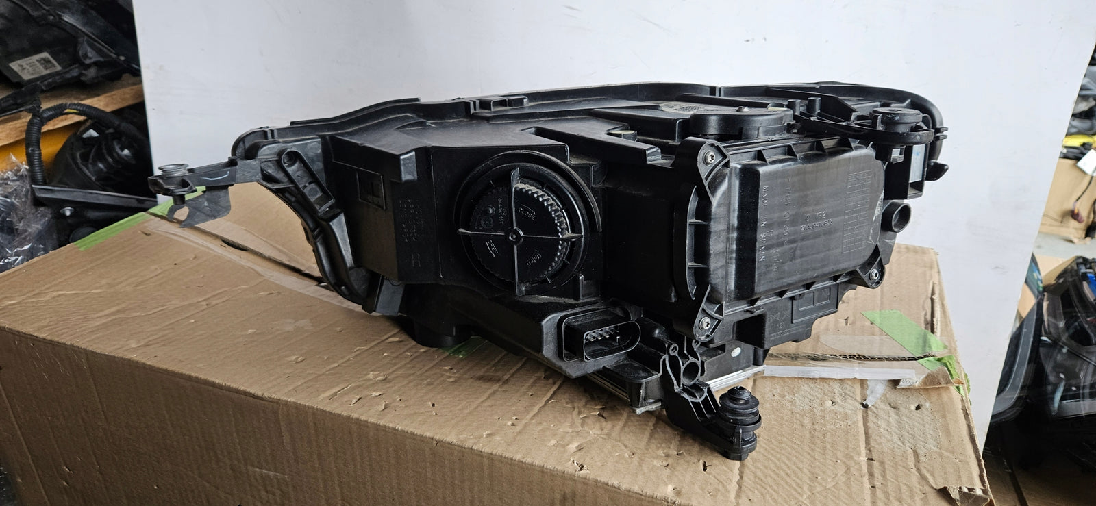 2GA941036D PRAWY kompletny ful led Vw T-ROC 2017r demontaż