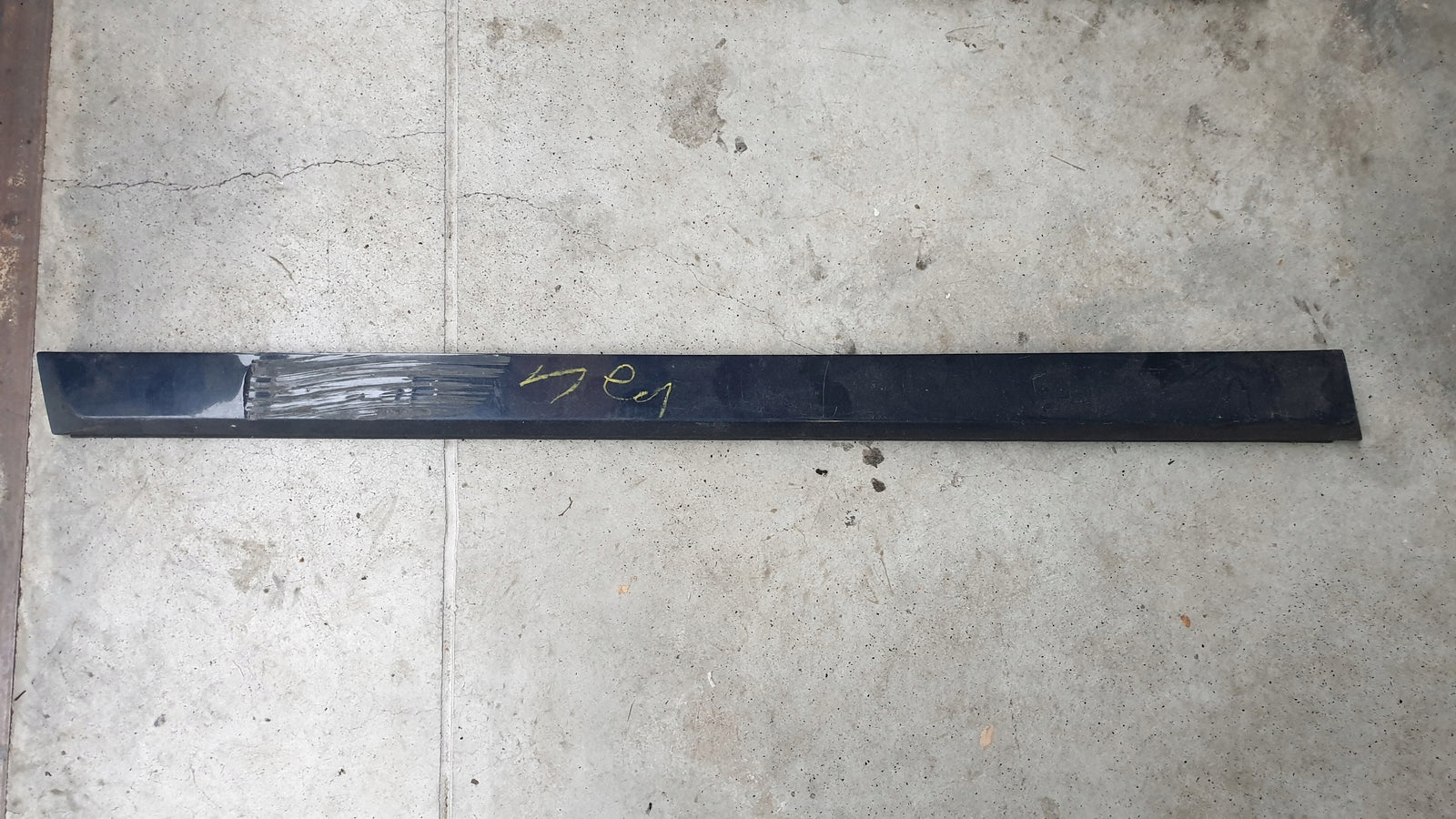 Listwa drzwi lewy przód AUDI S6 RS6 4F0 2004-11r