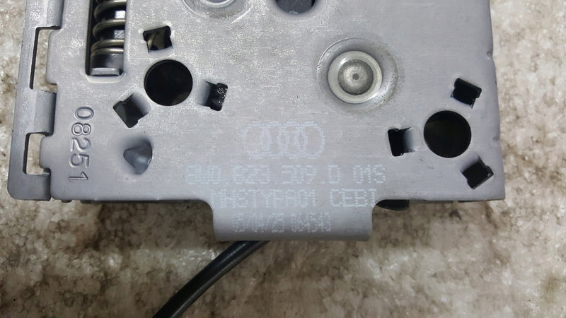 AUDI A4 B9 A5 F9 8W0823509D ZAMEK MASKI
