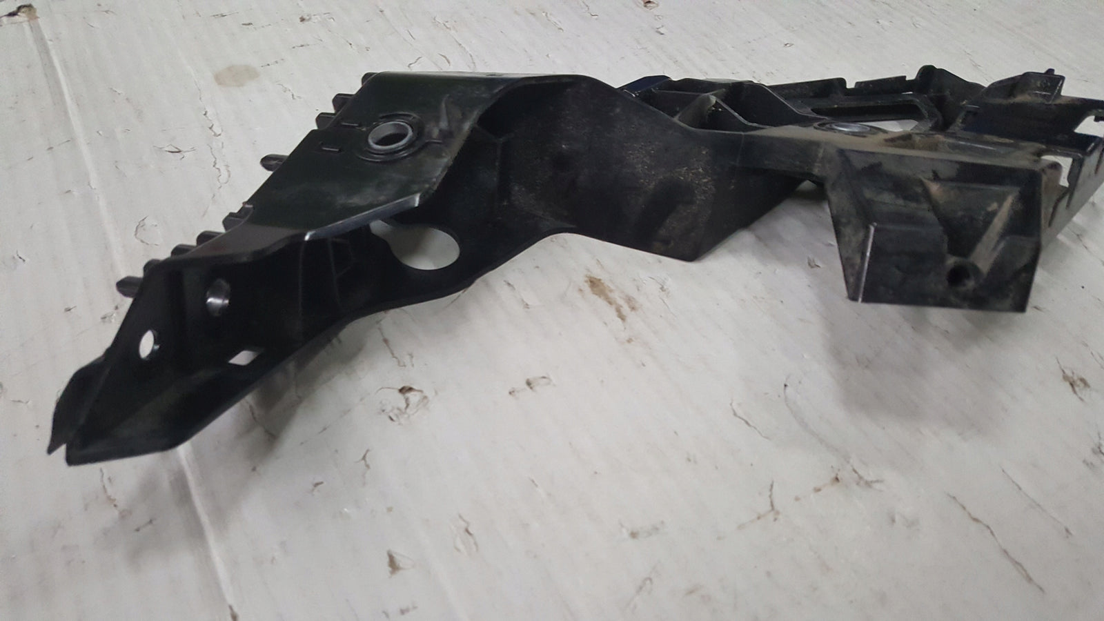 Ślizg zderzaka przedniego lewa strona VW GOLF VIII 5H0807049D demontaż