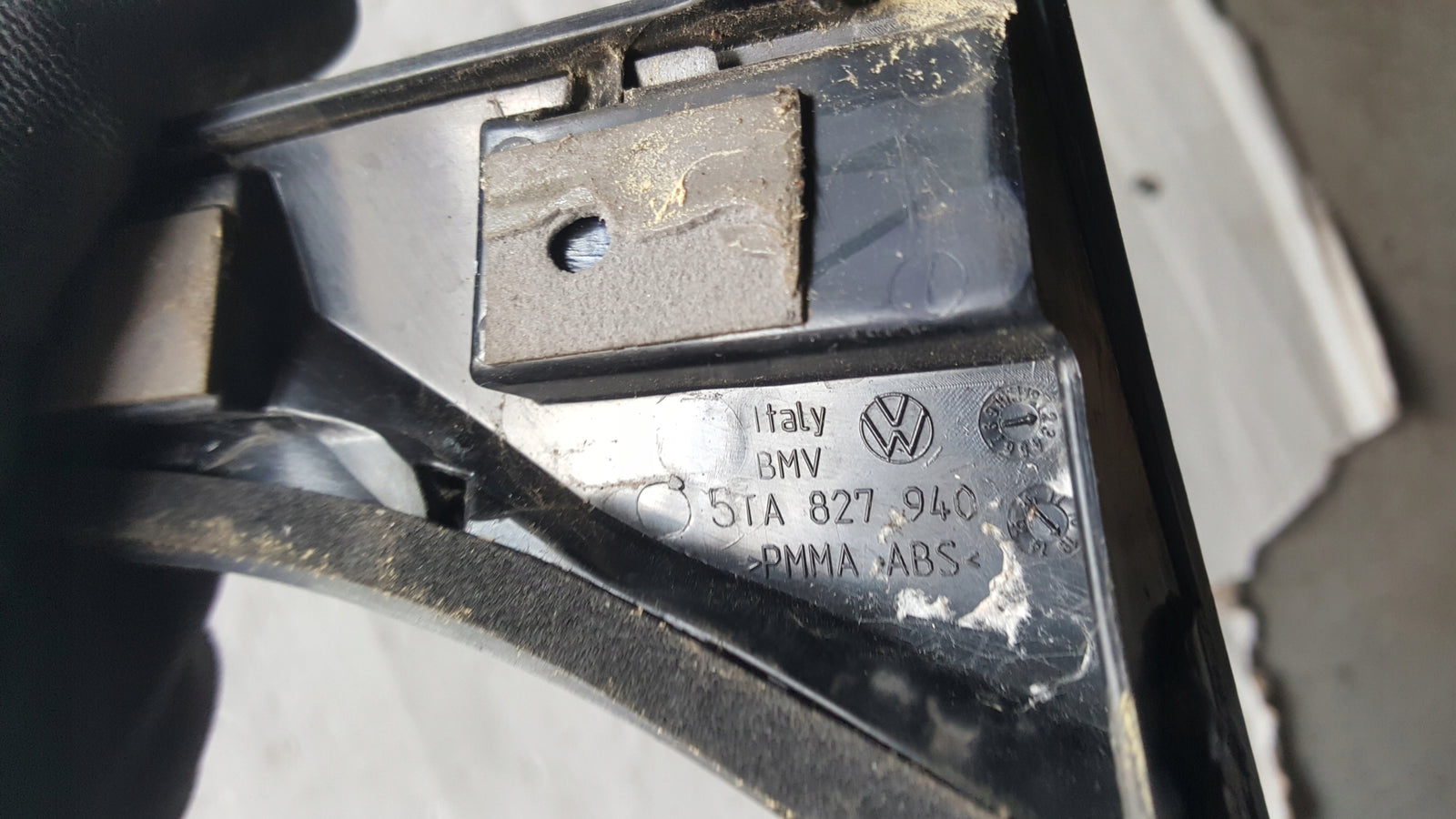 Listwy klapy bagażnika lewa + prawa strona VW TOURAN 5TA827939 5TA827940