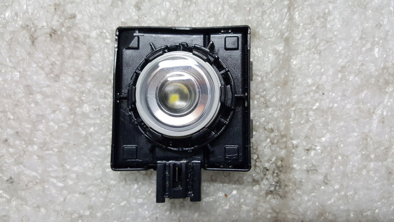 Lampka kabiny Led AUDI Q5 RS6 80A947292B demontaż