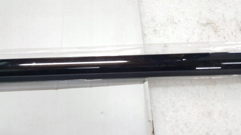 Listwa zgarniająca prawy przód AUDI A4 (B9) RS4 8W0853284D demontaż
