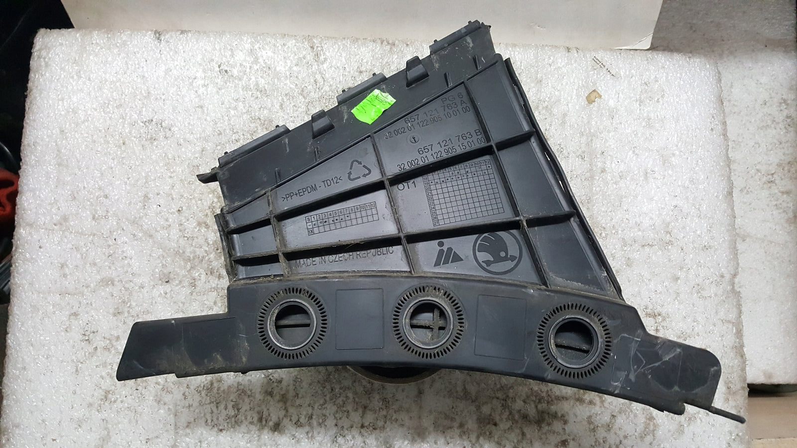 KIEROWNICA POWIETRZA ZDERZAKA LEWA SKODA SCALA 657121763 657121763A