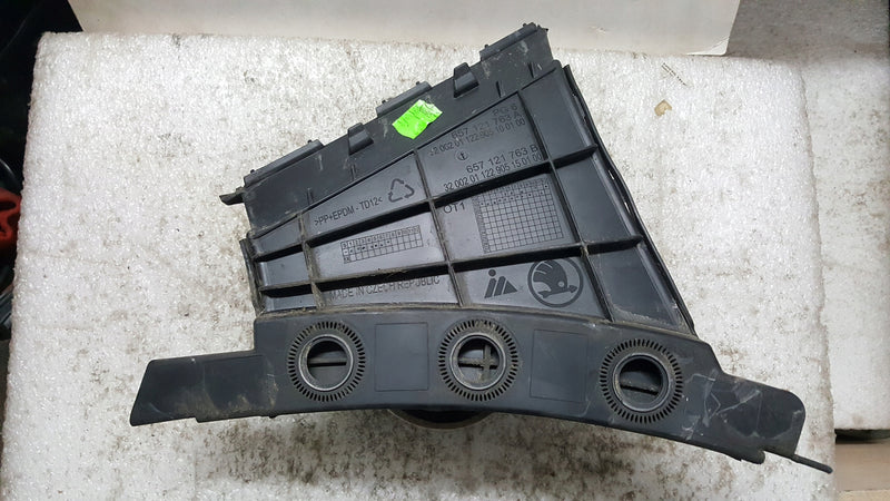 KIEROWNICA POWIETRZA ZDERZAKA LEWA SKODA SCALA 657121763 657121763A