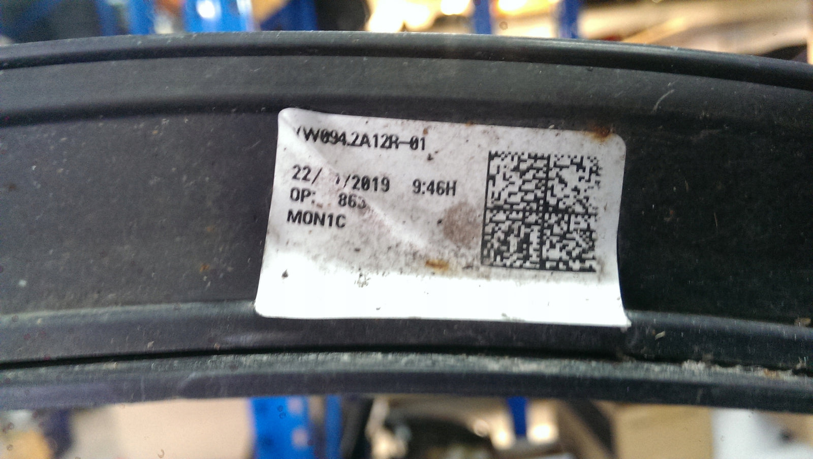 Listwa błotnika lewy przód VW TOUAREG 3 760853717