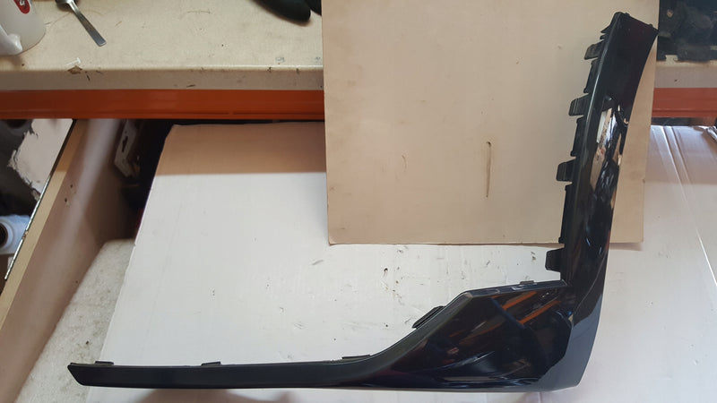 Narożnik listwa zderzaka lewy przód AUDI A1 82A807061B/C
