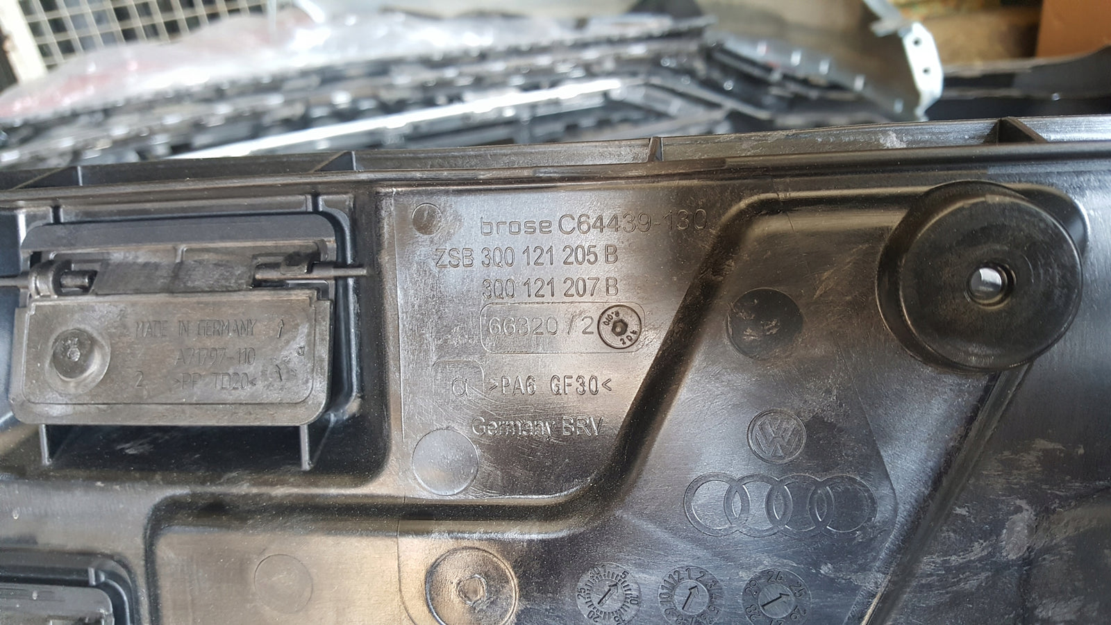 Nowa oryginalna obudowa wentylatorów VW AUDI SKODA SEAT/CUPRA 3Q0121205B