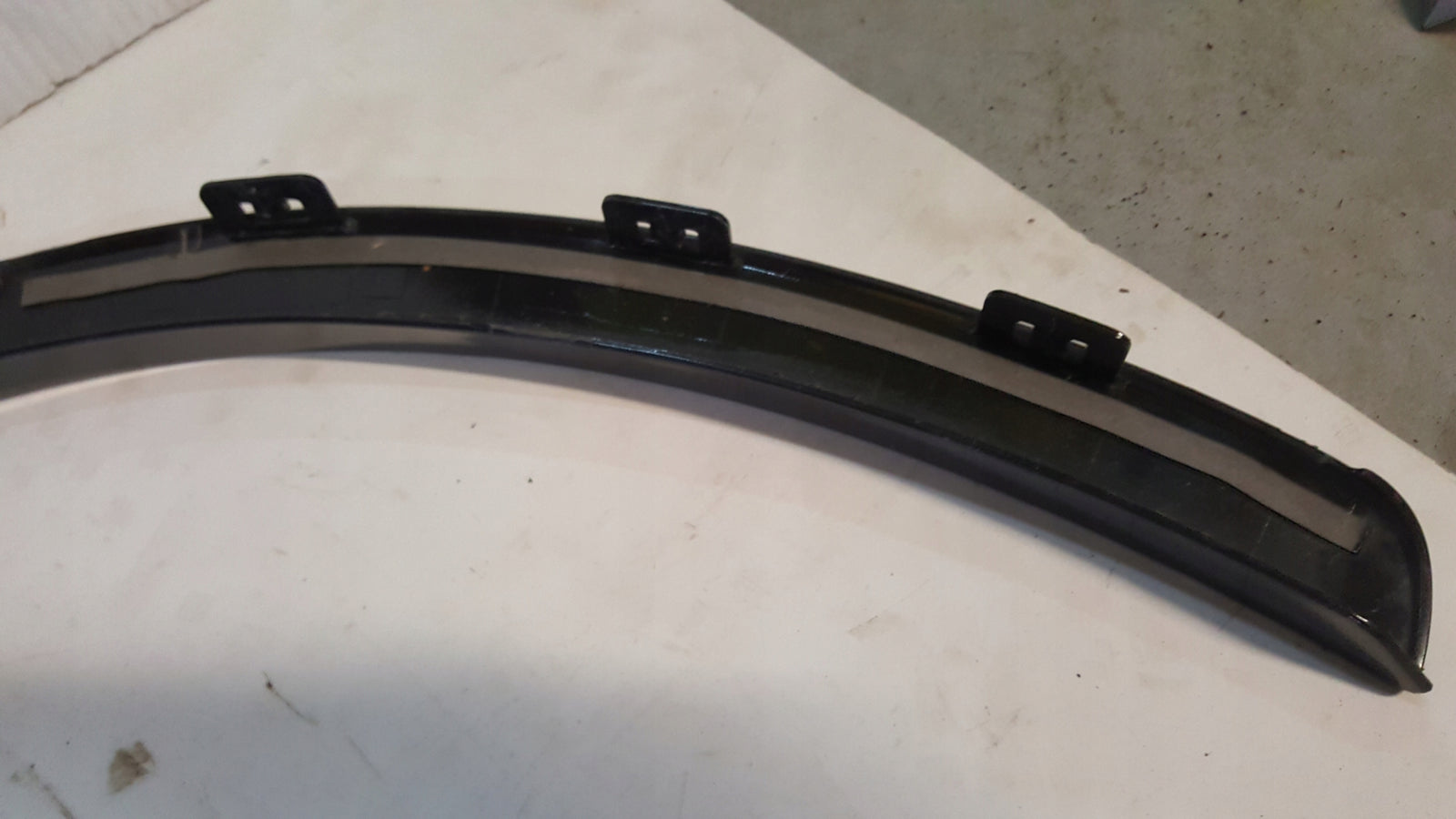 Listwa błotnika lewy przód AUDI Q3 8U0853717A demontaż