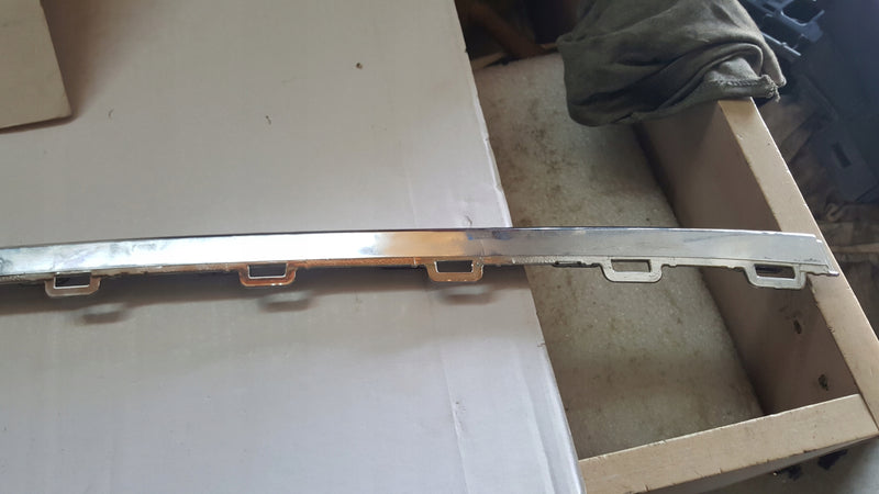 Listwa chrom zderzaka tylnego VW TOURAN 5TA853146 demontaż