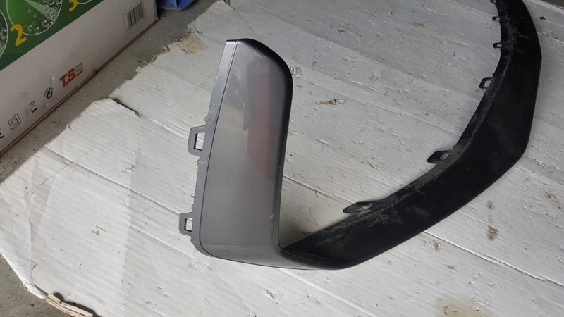 Listwa zderzaka przedniego prawa strona SEAT LEON 5FA853712A demontaż
